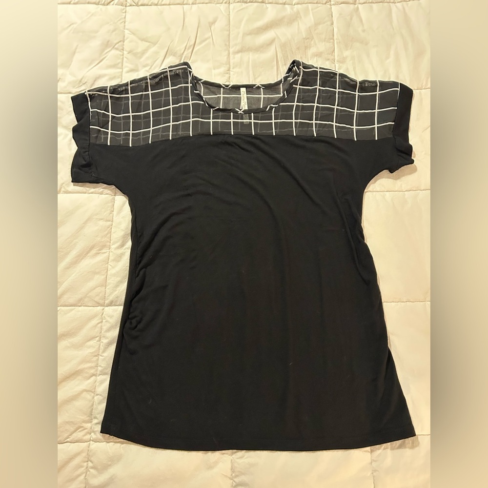 EUC Misimu Maternity Rayon Short Sleeve Top in Medium